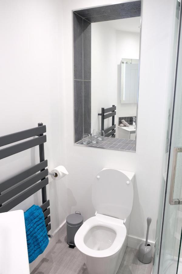 Rosemary House Brs Airport Accommodation Уинфорд Экстерьер фото