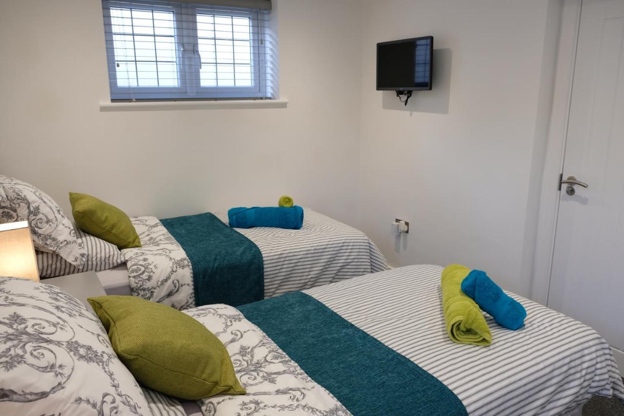 Rosemary House Brs Airport Accommodation Уинфорд Экстерьер фото